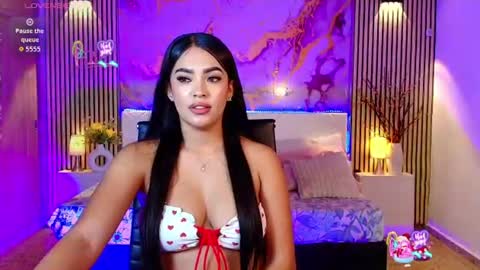 amyjohnsonn online show from August 7, 8:03 am