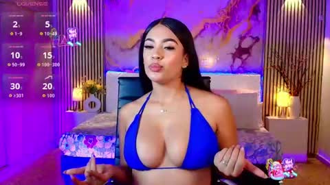 amyjohnsonn online show from August 9, 7:20 am