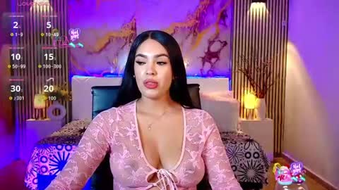 amyjohnsonn online show from August 10, 8:27 am