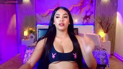 amyjohnsonn online show from August 12, 5:10 am