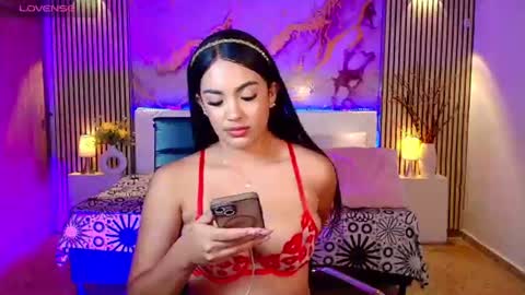 amyjohnsonn online show from August 13, 5:32 am