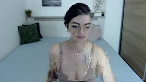 AmyLexy online show from July 17, 6:30 pm