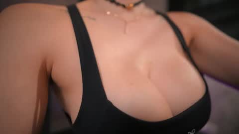 AMY WALKER online show from August 4, 1:19 pm
