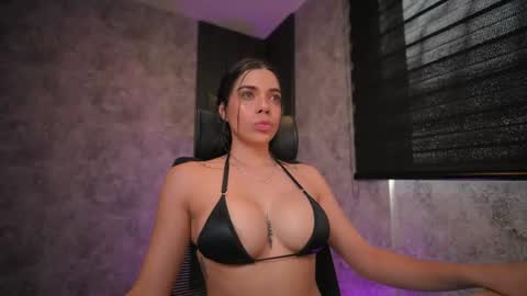 AMY WALKER online show from August 5, 2:26 pm
