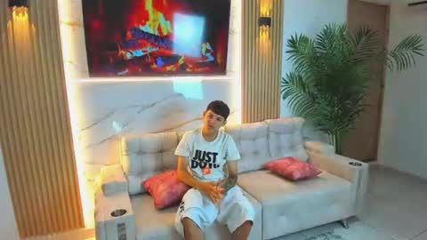 Damin  Taylor online show from August 31, 11:16 pm