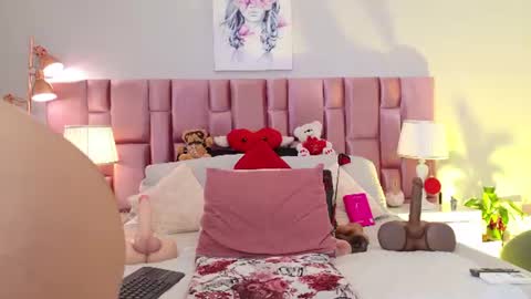 anaa_bellaa online show from August 3, 12:12 pm