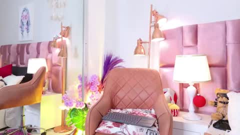 anaa_bellaa online show from August 15, 4:33 pm