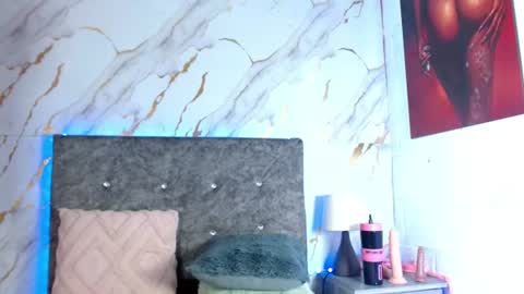 anabelle bluee10 online show from August 5, 9:02 pm