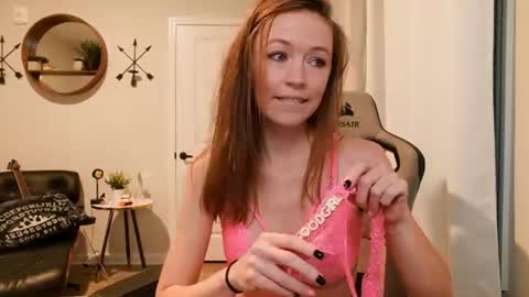 Anabelleleigh online show from July 31, 3:35 am