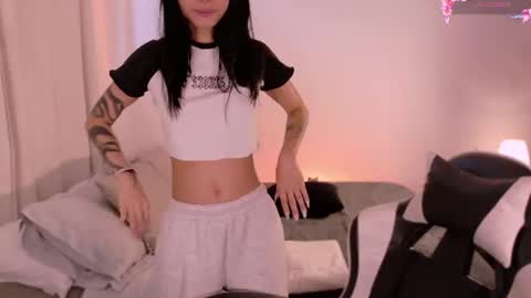 ANABEL WOLF  online show from August 6, 5:45 pm