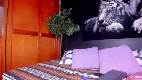 Anahi online show from August 13, 4:15 am