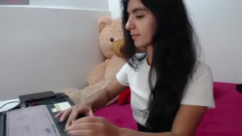 Anahi Browns online show from August 3, 5:09 pm
