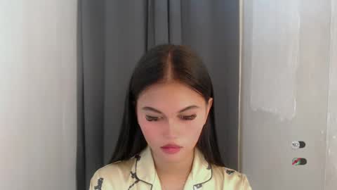 anaruru_ online show from August 6, 1:32 pm