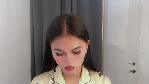 anaruru_ online show from August 6, 2:38 pm