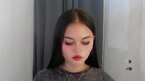 anaruru_ online show from August 7, 9:42 am