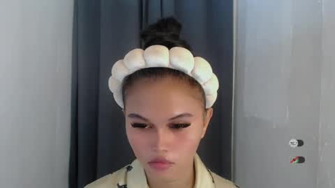 anaruru_ online show from August 13, 8:56 pm