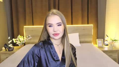 anastacyyellig online show from August 7, 12:21 am