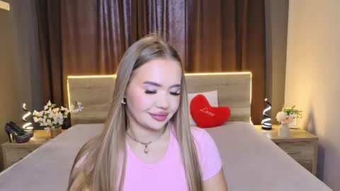 anastacyyellig online show from August 11, 5:31 am