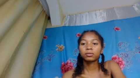 anathaliiie online show from August 15, 4:49 am