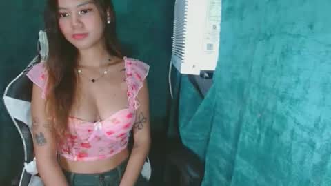 andiaprecious_ online show from April 9, 8:44 am