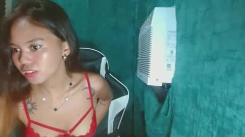 andiaprecious_ online show from May 2, 9:24 am