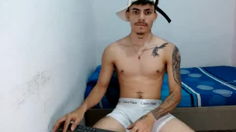andr_093 online show from July 9, 10:53 am