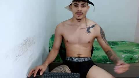 andr_093 online show from August 11, 7:32 am