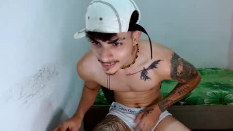 andr_093 online show from August 13, 6:49 am