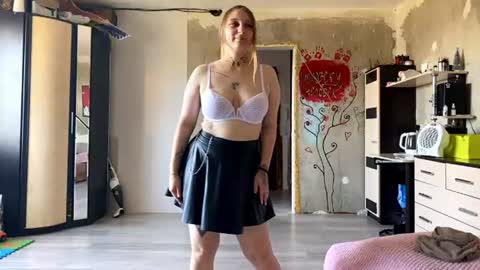 Emily online show from August 3, 9:27 am