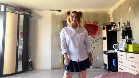 Emily online show from August 4, 8:11 am