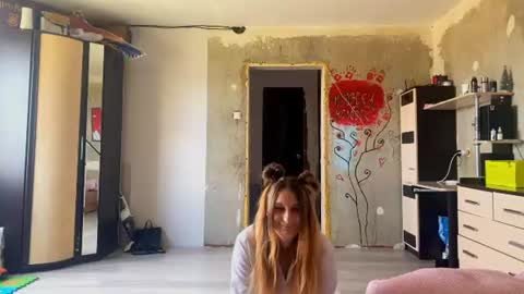 Emily online show from August 5, 10:13 am