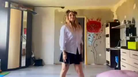 Emily online show from August 5, 11:19 am