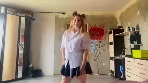 Emily online show from August 5, 12:36 pm