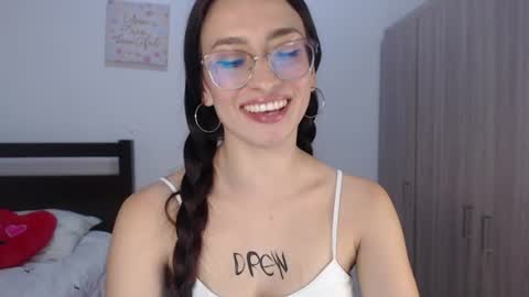 andracyruss_ online show from August 7, 11:38 pm