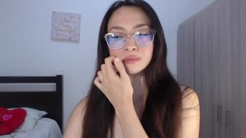 andracyruss_ online show from August 8, 12:43 am