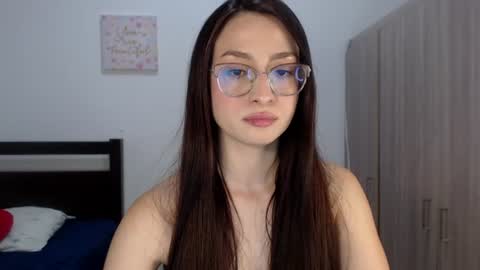 andracyruss_ online show from August 8, 11:38 pm