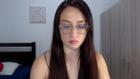 andracyruss_ online show from August 9, 12:44 am