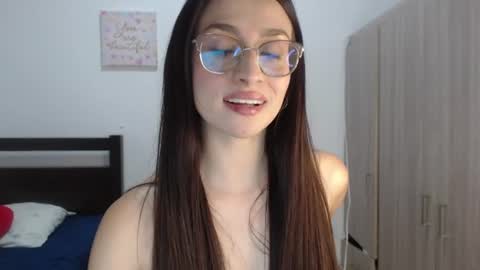 andracyruss_ online show from August 9, 1:50 am