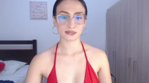 andracyruss_ online show from August 9, 10:22 pm