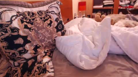 Andra online show from August 14, 3:59 pm
