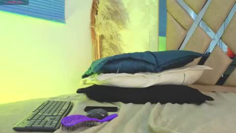 Andre online show from August 6, 10:36 am