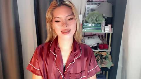 andrea06121998 online show from August 3, 7:15 am