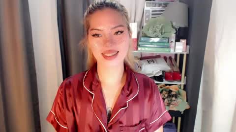 andrea06121998 online show from August 3, 8:21 am