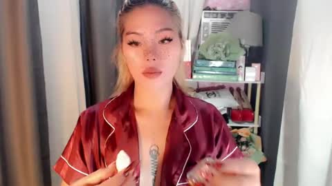 andrea06121998 online show from August 3, 9:27 am