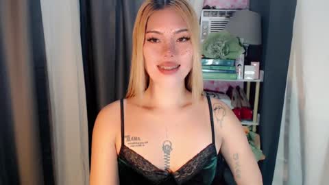 andrea06121998 online show from August 7, 8:14 am