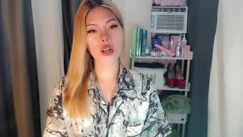 andrea06121998 online show from August 9, 11:33 am