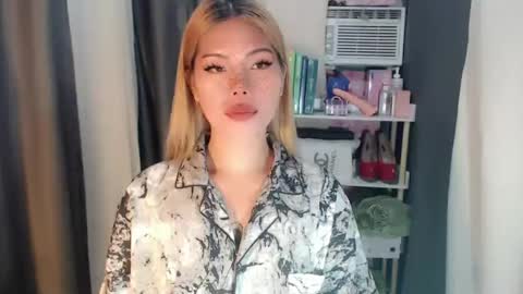 andrea06121998 online show from August 9, 12:39 pm
