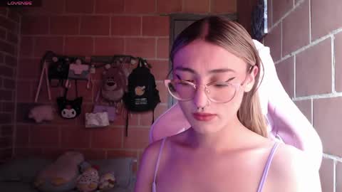 Andrea  online show from May 25, 4:20 pm