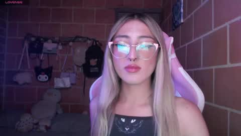 Andrea  online show from May 26, 5:25 pm