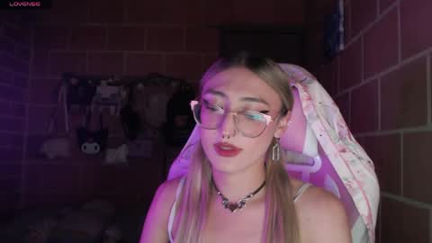 Andrea  online show from May 29, 4:15 am